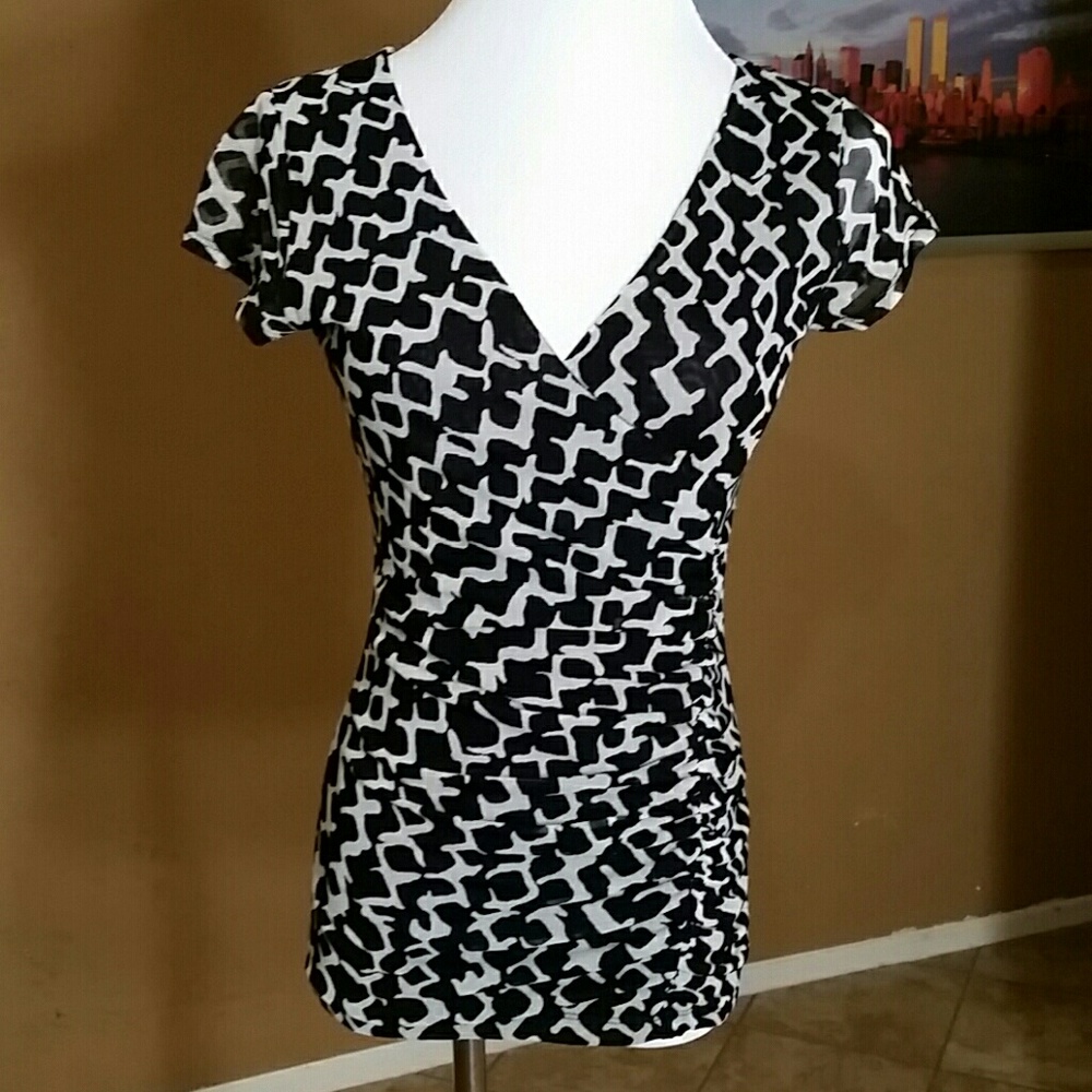 NWT New York & Company Black and Grey pattern top